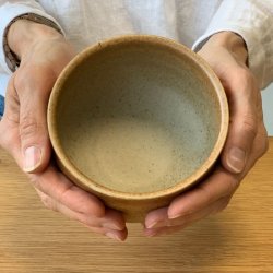 Hndlavet matcha teskl - sandfarvet